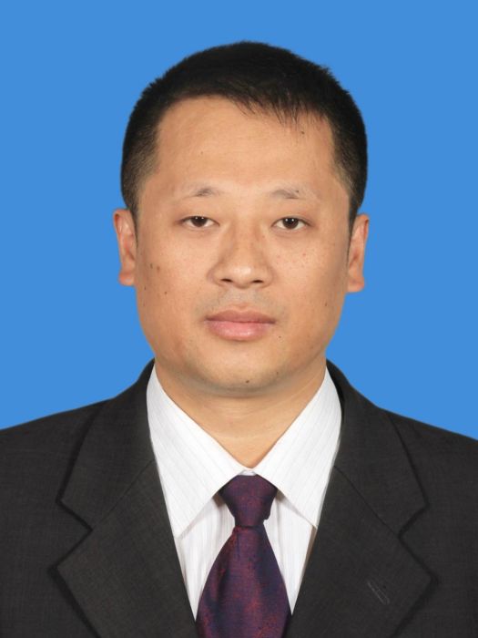 徐鵬(山東省臨沂市平邑縣工業和信息化局黨組成員、副局長) 徐鵬(山東省臨沂市平邑縣工業和信息化局黨組成員、副局長)
