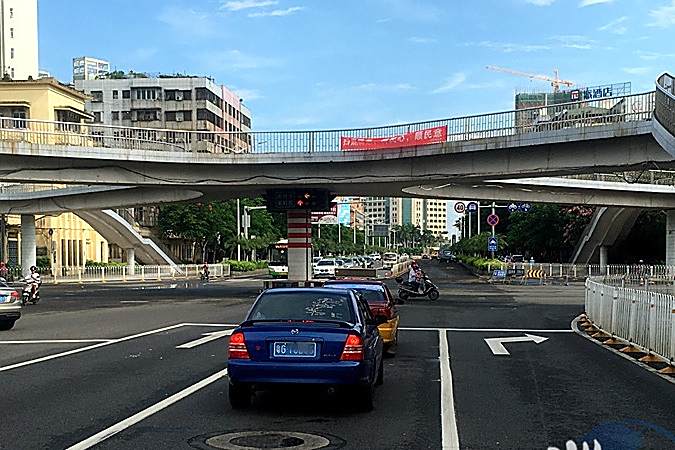 人民大道(中國廣東省湛江市南北向主幹道路) 人民大道(中國廣東省湛江市南北向主幹道路)