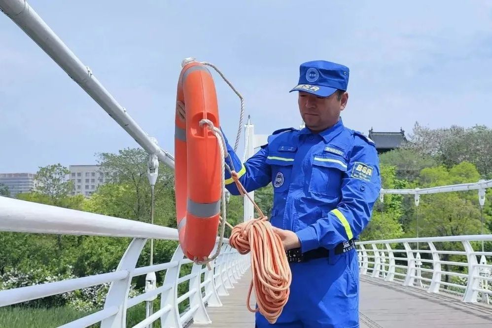 朱寧(江蘇宿遷市藍天救援志願服務隊隊長) 朱寧(江蘇宿遷市藍天救援志願服務隊隊長)