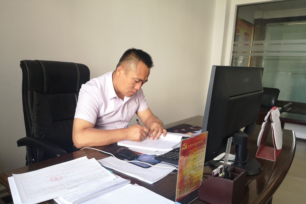 郝兵(寧夏第五建築有限公司第三分公司經理) 郝兵(寧夏第五建築有限公司第三分公司經理)