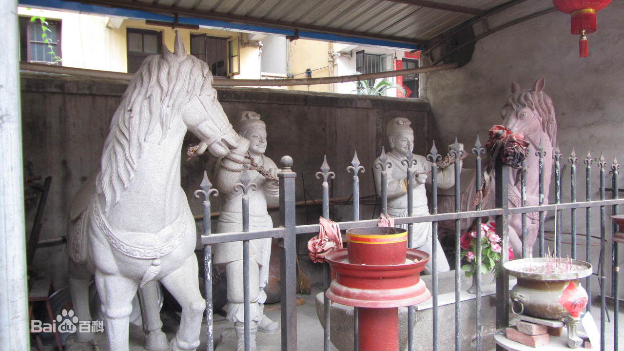 福寧府城隍廟馬廄中的紅馬白馬