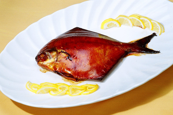 五味熏鯧魚 五味熏鯧魚
