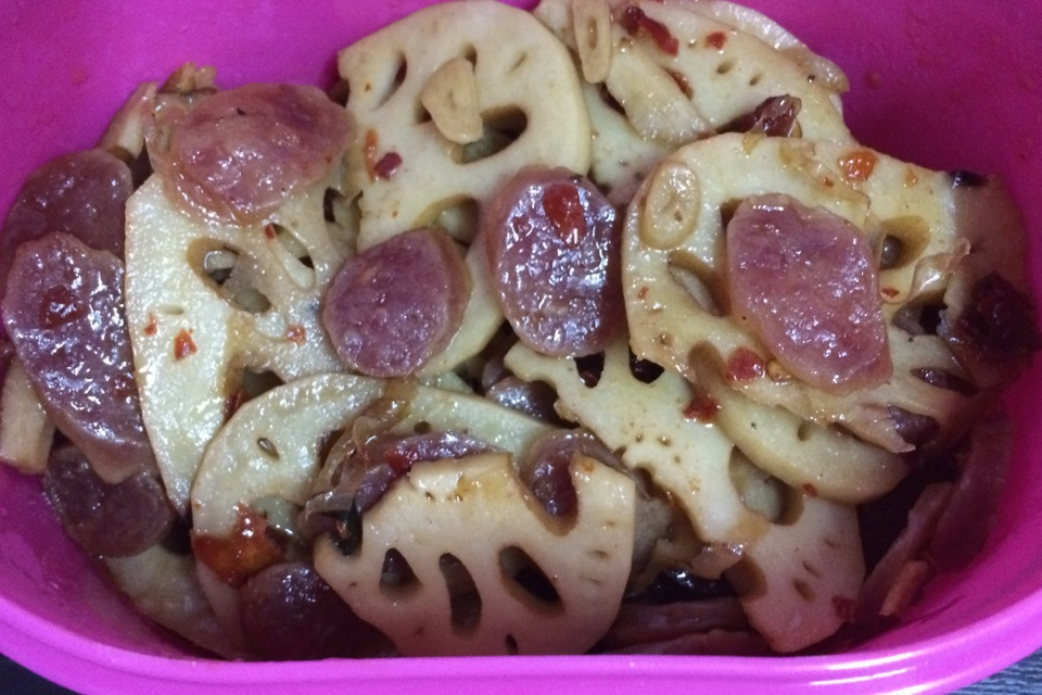 熗炒臘腸藕片 熗炒臘腸藕片