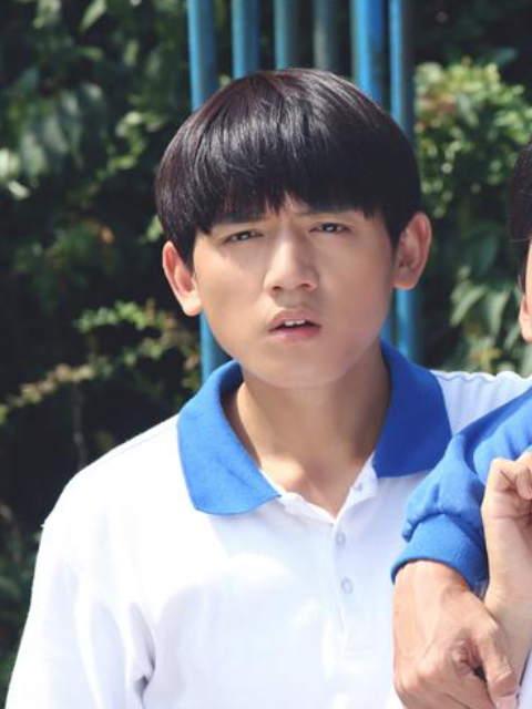 張國棟(都市校園情感網劇《給我一個十八歲》中的角色) 張國棟(都市校園情感網劇《給我一個十八歲》中的角色)