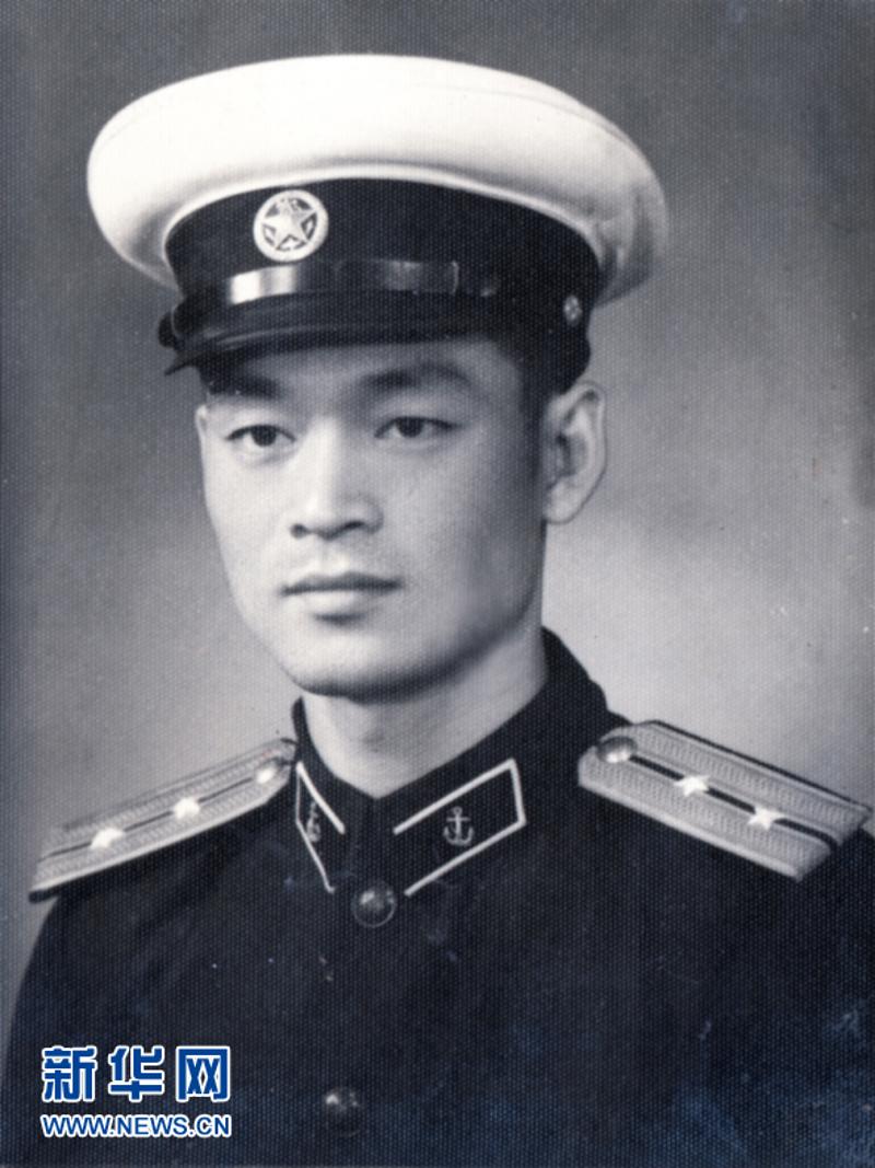 1956年任北海艦隊宜川號軍艦副艦長