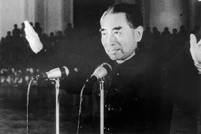 1964年周總理宣布我國第一顆核子彈爆炸成功