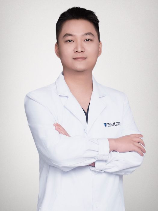 徐兆凱(雅貝康口腔執業醫生) 徐兆凱(雅貝康口腔執業醫生)
