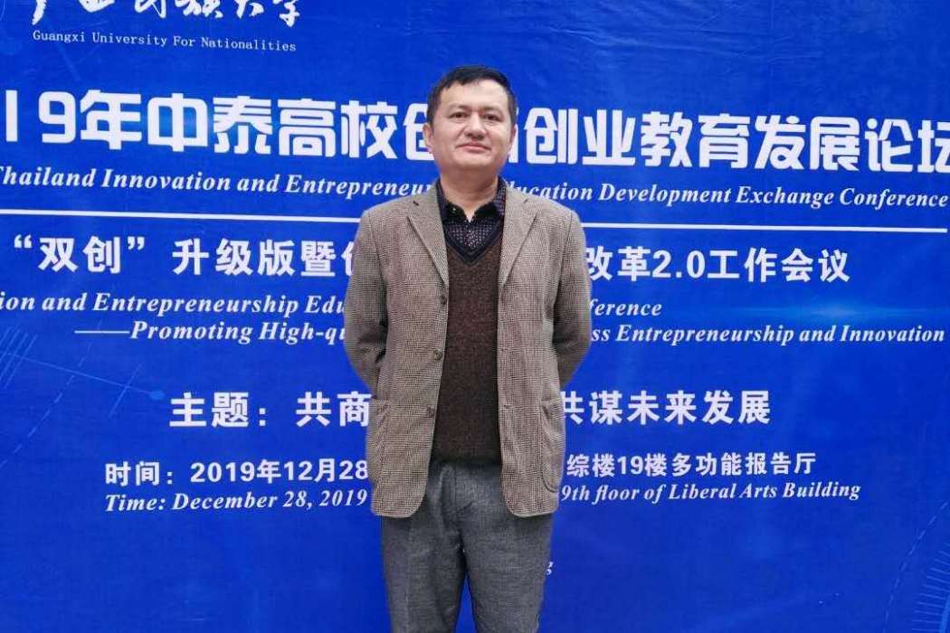 羅建文(中國網上電視台廣西運營總部總編導) 羅建文(中國網上電視台廣西運營總部總編導)