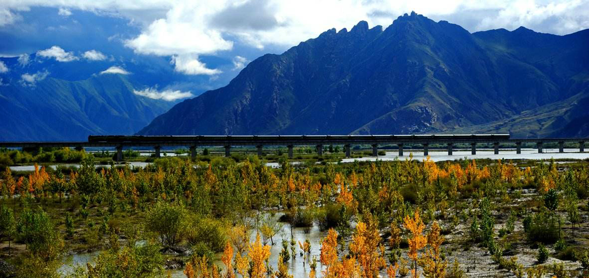 拉日鐵路深入青藏高原