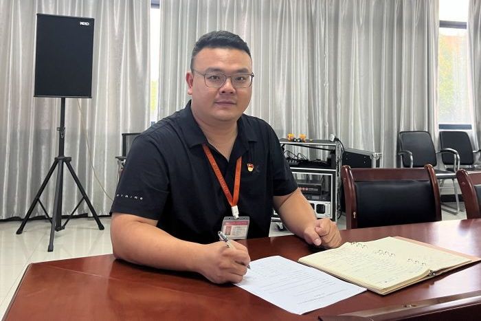 鐘明(廣東省電子商務技師學院後勤服務中心副主任、第七黨支部委員) 鐘明(廣東省電子商務技師學院後勤服務中心副主任、第七黨支部委員)