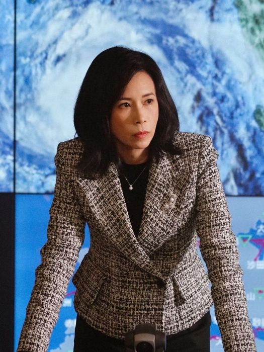 Cecilia(電影《焚城》中由莫文蔚飾演的官員角色) Cecilia(電影《焚城》中由莫文蔚飾演的官員角色)