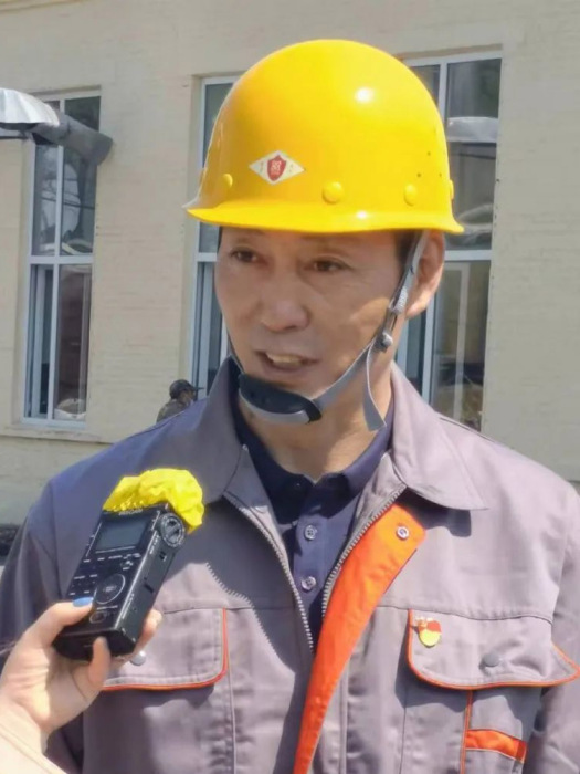 張春江(中共二十大代表,黑龍江省佳木斯市公路養護站乳化瀝青車間班長) 張春江(中共二十大代表,黑龍江省佳木斯市公路養護站乳化瀝青車間班長)