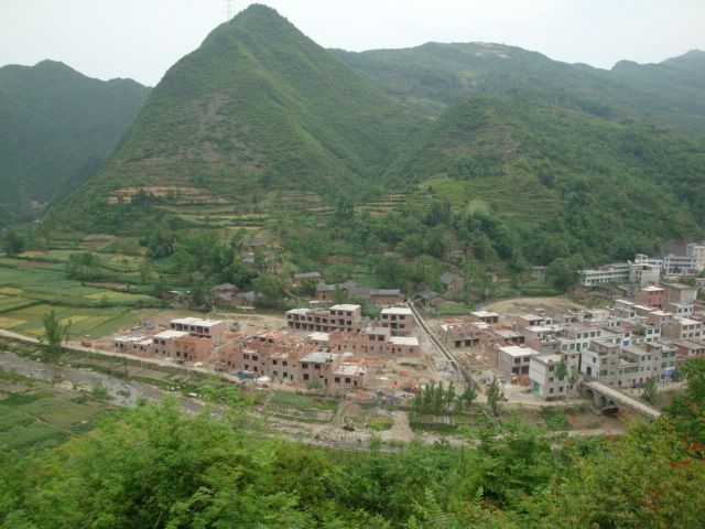 麻坪村(山西省長治市沁源縣法中鄉下轄村) 麻坪村(山西省長治市沁源縣法中鄉下轄村)