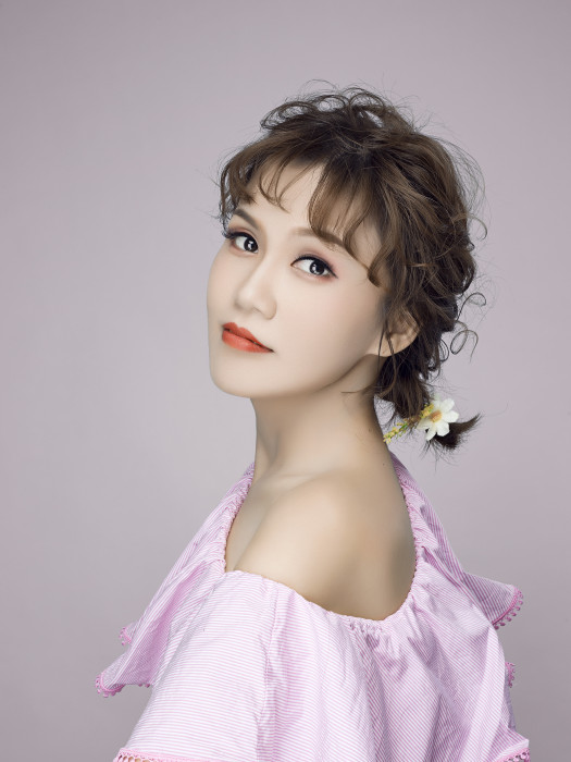 盧旖(中國內地女歌手) 盧旖(中國內地女歌手)