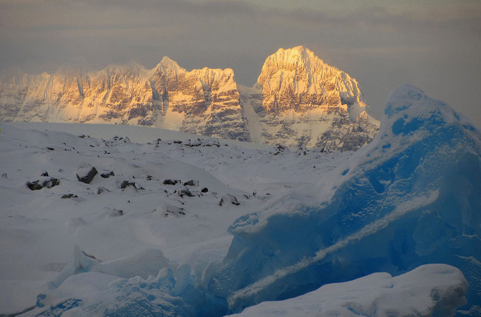 黃昏下的南極半島