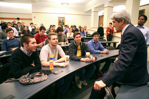 美國國務卿約翰·克里和BC學生互動