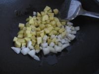 土豆臘腸煲仔飯