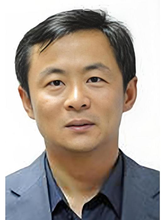 李衡(中山火炬職業技術學院黨委委員、黨政辦主任) 李衡(中山火炬職業技術學院黨委委員、黨政辦主任)