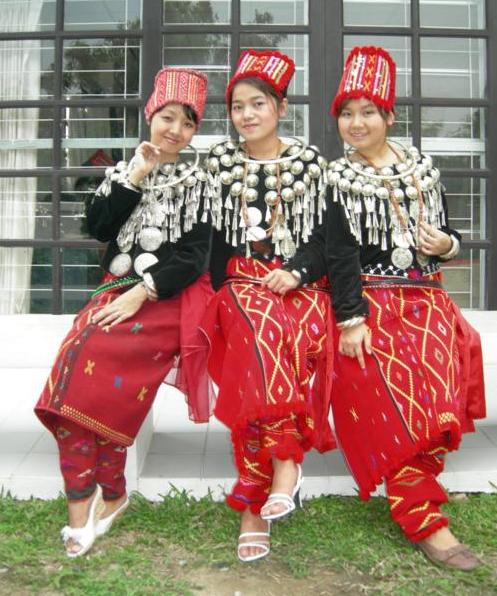 克欽族婦女傳統服飾