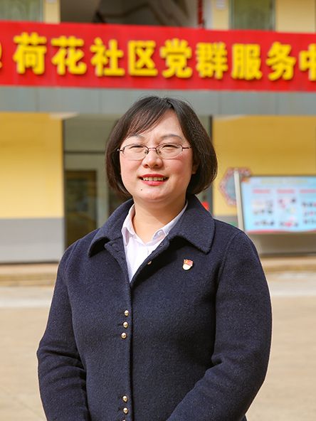孫紅(連雲港市連雲區連雲街道荷花社區黨委書記、主任) 孫紅(連雲港市連雲區連雲街道荷花社區黨委書記、主任)