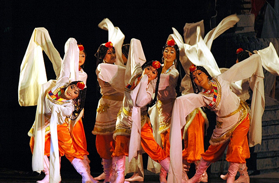 藏北風情舞蹈詩畫《天路》演出劇照