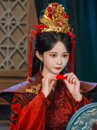 白洛(古裝短劇《月隱傳說》女主角)