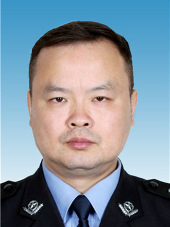 鐘宇(四川省成都高新區公安分局黨委委員、政治處主任) 鐘宇(四川省成都高新區公安分局黨委委員、政治處主任)