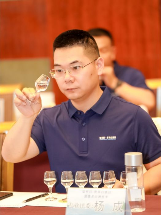 楊成(貴州衡億燒坊釀酒有限公司董事長兼總經理) 楊成(貴州衡億燒坊釀酒有限公司董事長兼總經理)