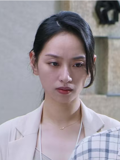 丁敏(電影《鯊灘》中的角色) 丁敏(電影《鯊灘》中的角色)