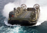 LCAC 型氣墊登入艇