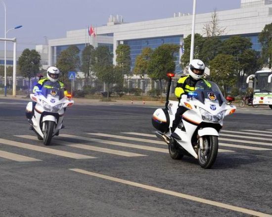 交通警巡邏 交通警巡邏