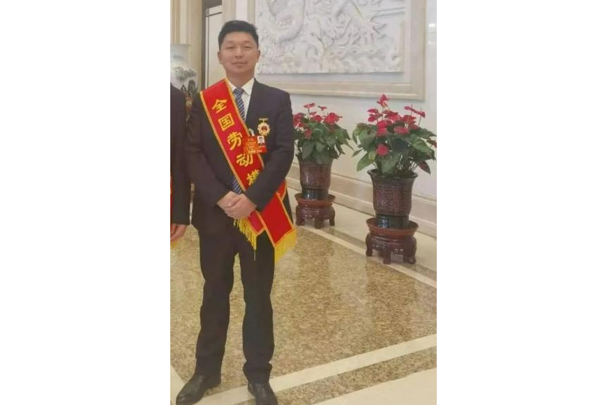 石劍波(陝西安康宏遠房地產開發公司總經理助理) 石劍波(陝西安康宏遠房地產開發公司總經理助理)