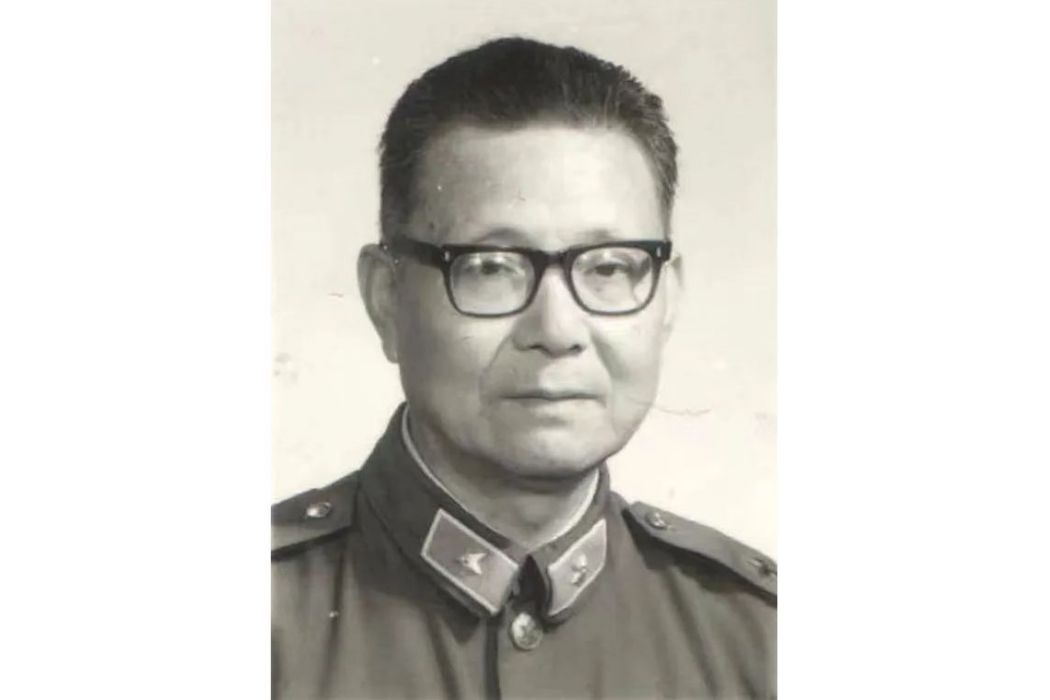 周志華(原第二軍醫大學第二附屬醫院骨科主任醫師) 周志華(原第二軍醫大學第二附屬醫院骨科主任醫師)