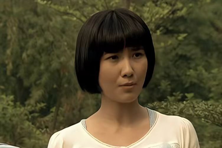 秦小曼(《李小龍傳奇》中李小龍的初戀情人) 秦小曼(《李小龍傳奇》中李小龍的初戀情人)