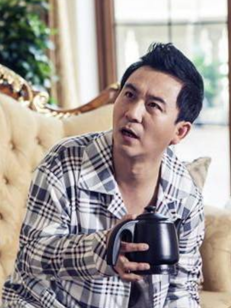 許大寶(電視劇《私房錢》中的角色,由趙毅飾演) 許大寶(電視劇《私房錢》中的角色,由趙毅飾演)