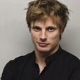 布萊德利·詹姆斯(Bradley James)
