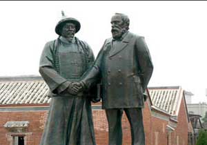 陳蘭彬與時任美國總統海斯外交活動雕像
