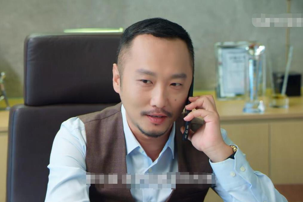 陳萬(校園都市劇《世界上另一個你》中的男配角) 陳萬(校園都市劇《世界上另一個你》中的男配角)
