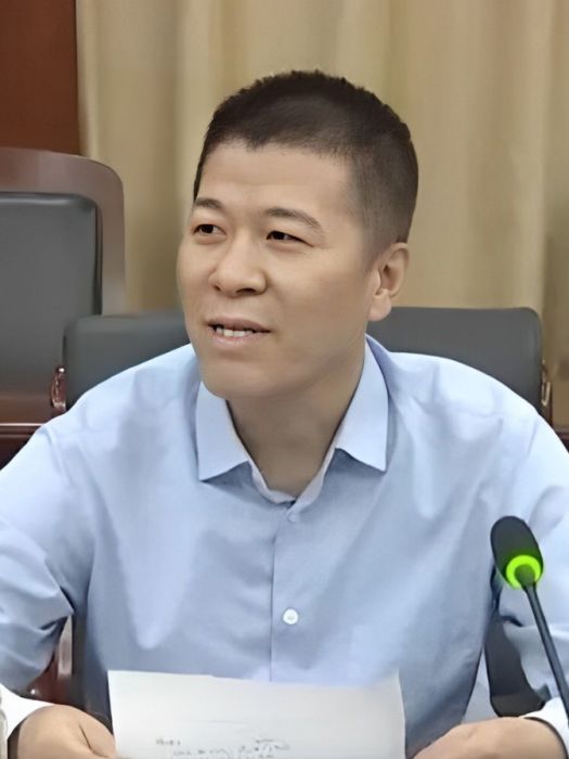 張志華(山東省德州市委常委兼德州高新區黨工委書記、管委會主任) 張志華(山東省德州市委常委兼德州高新區黨工委書記、管委會主任)