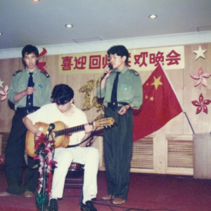梁龍