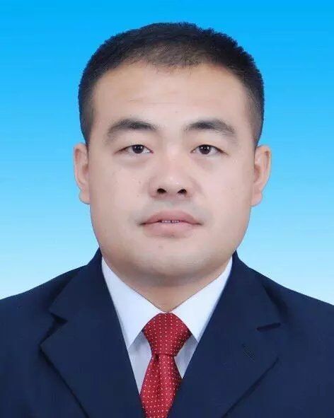 曹雨飛(阿拉善盟商務局黨組成員、副局長) 曹雨飛(阿拉善盟商務局黨組成員、副局長)