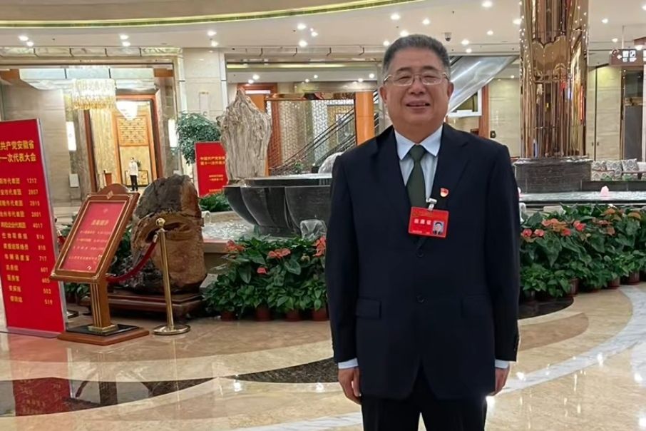 楊明生(霍邱縣委教育工委委員、霍邱一中校長) 楊明生(霍邱縣委教育工委委員、霍邱一中校長)
