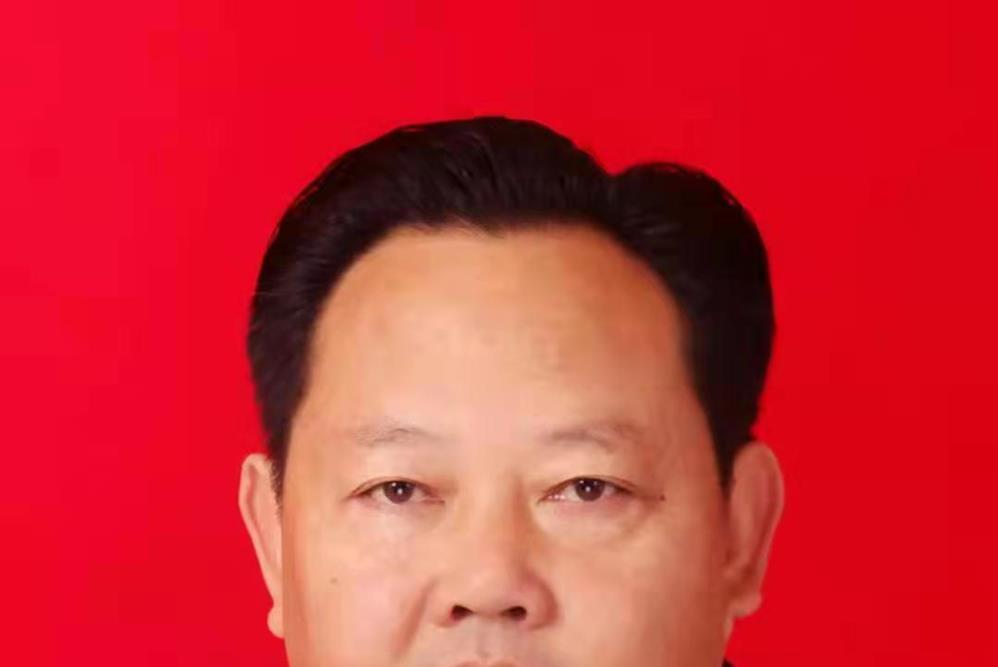 李文明(湖南省常德市安鄉縣工信局黨組成員、總經濟師) 李文明(湖南省常德市安鄉縣工信局黨組成員、總經濟師)