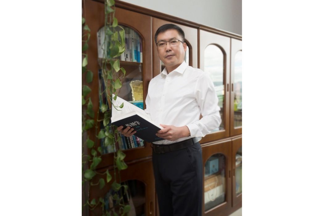 郭建鵬(延邊大學藥劑學專業教授)