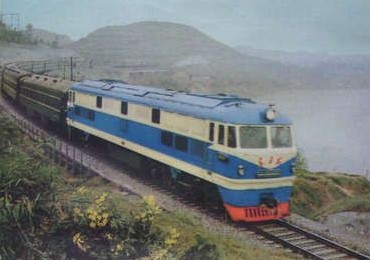資陽廠生產的東方紅4型0002號機車（早期藍色塗裝）