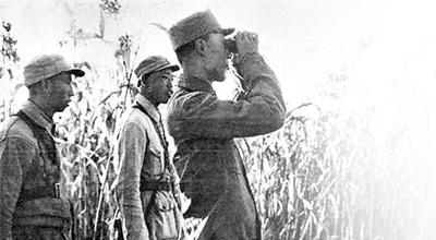 1942年，呂正操在冀中抗日前線。
