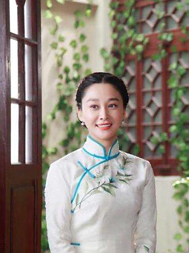 袁霞(《魔都風雲》中的女配角,由白雨飾演) 袁霞(《魔都風雲》中的女配角,由白雨飾演)