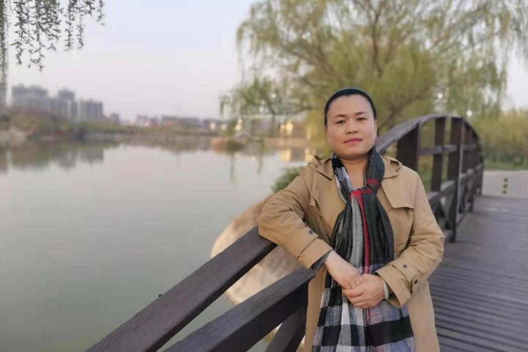 李麗麗(中國美術家協會會員) 李麗麗(中國美術家協會會員)
