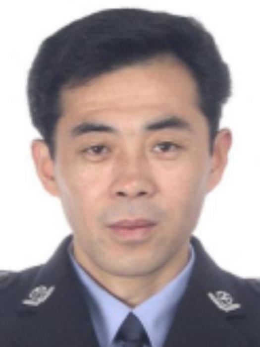 張海軍(山東省濟寧市梁山縣公安局黨委副書記、政委) 張海軍(山東省濟寧市梁山縣公安局黨委副書記、政委)