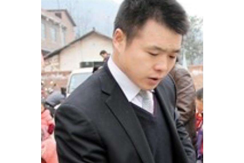 魏宗平(重慶巫山縣駐新疆勞務開發服務站站長,全國脫貧攻堅先進個人) 魏宗平(重慶巫山縣駐新疆勞務開發服務站站長,全國脫貧攻堅先進個人)